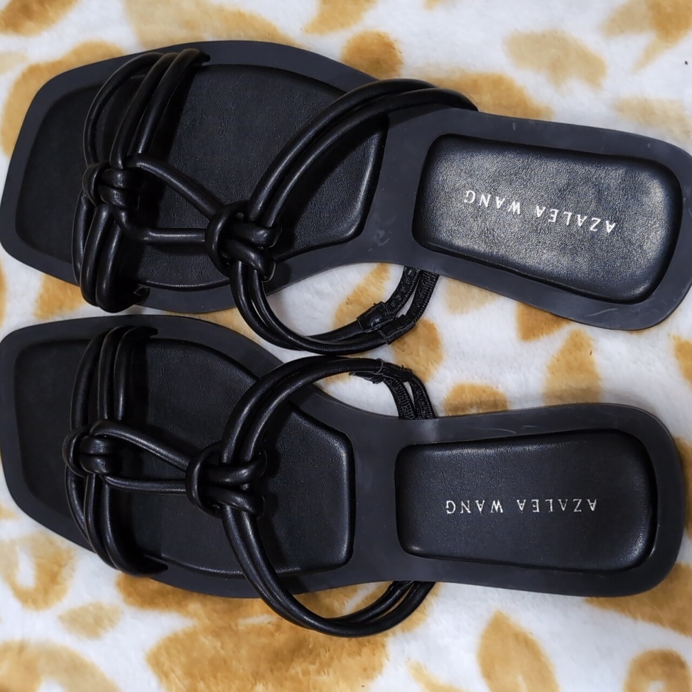 Azalea Wang Black Knot Strap Flat Sandals Size 8 Minimalist Slides NWT